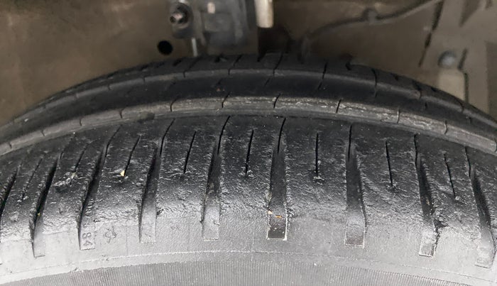 2014 Maruti Swift Dzire AUTOMATIC, Petrol, Automatic, 89,500 km, Right Front Tyre Tread