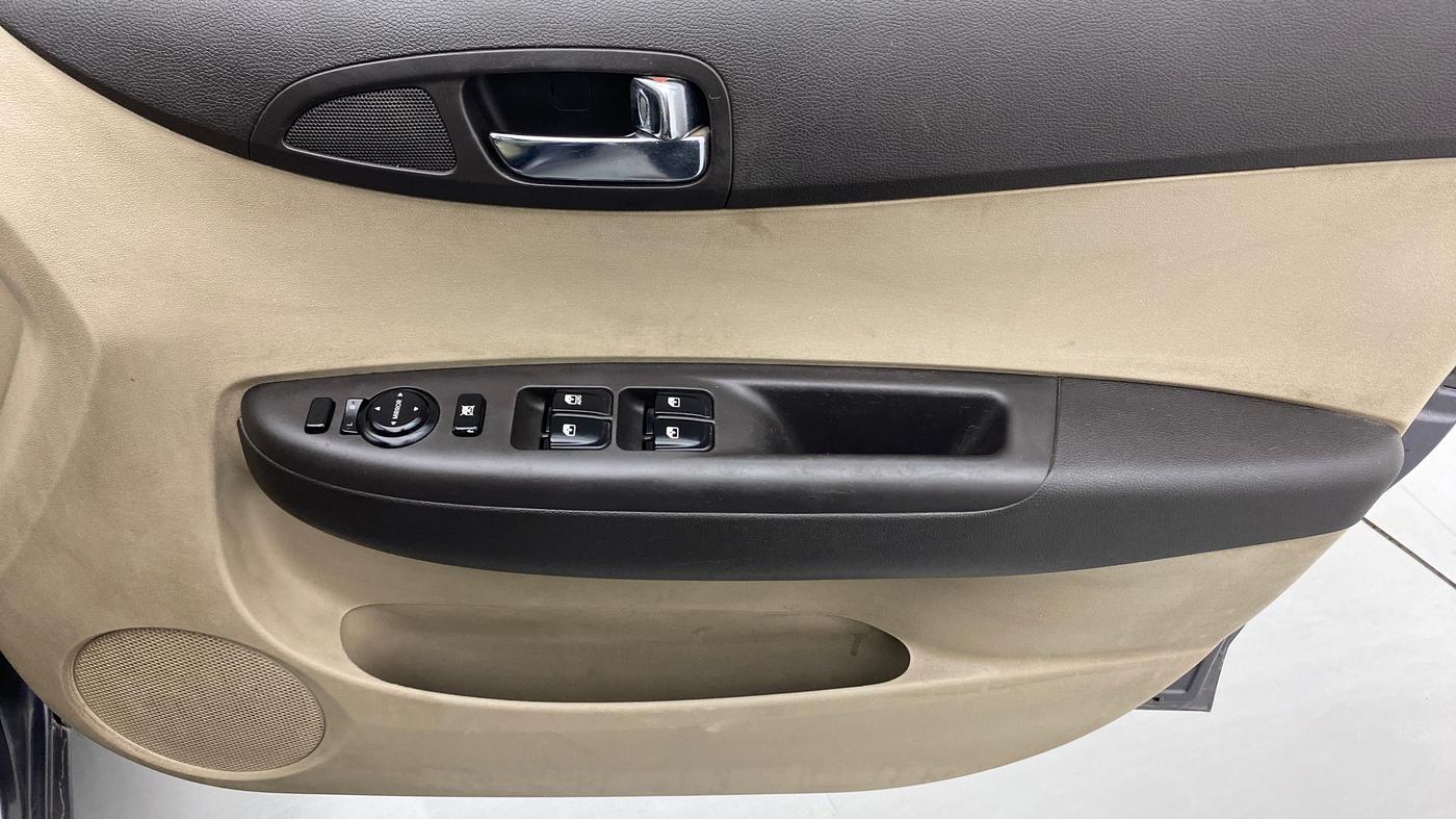 2014 Hyundai i20 ASTA 1.4 CRDI, Diesel, Manual, 75,673 km, Driver Side Door Panels Control