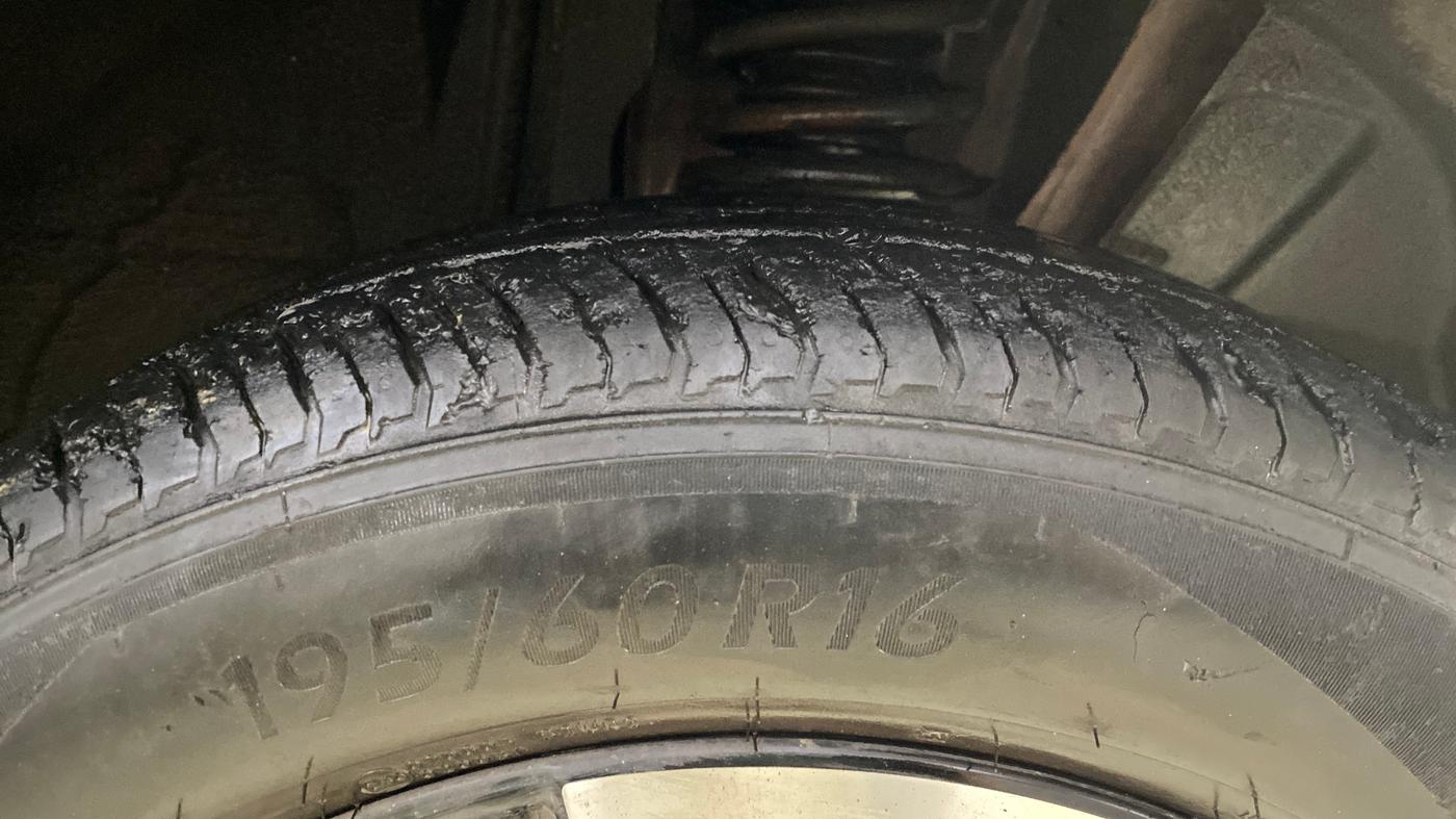 2022 Nissan MAGNITE XV PREMIUM TURBO (O) CVT, Petrol, Automatic, 18,891 km, Right Front Tyre Tread