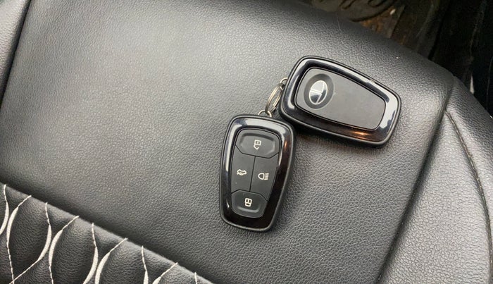 2022 Tata PUNCH CREATIVE  MT, Petrol, Manual, 34,344 km, Key Close Up