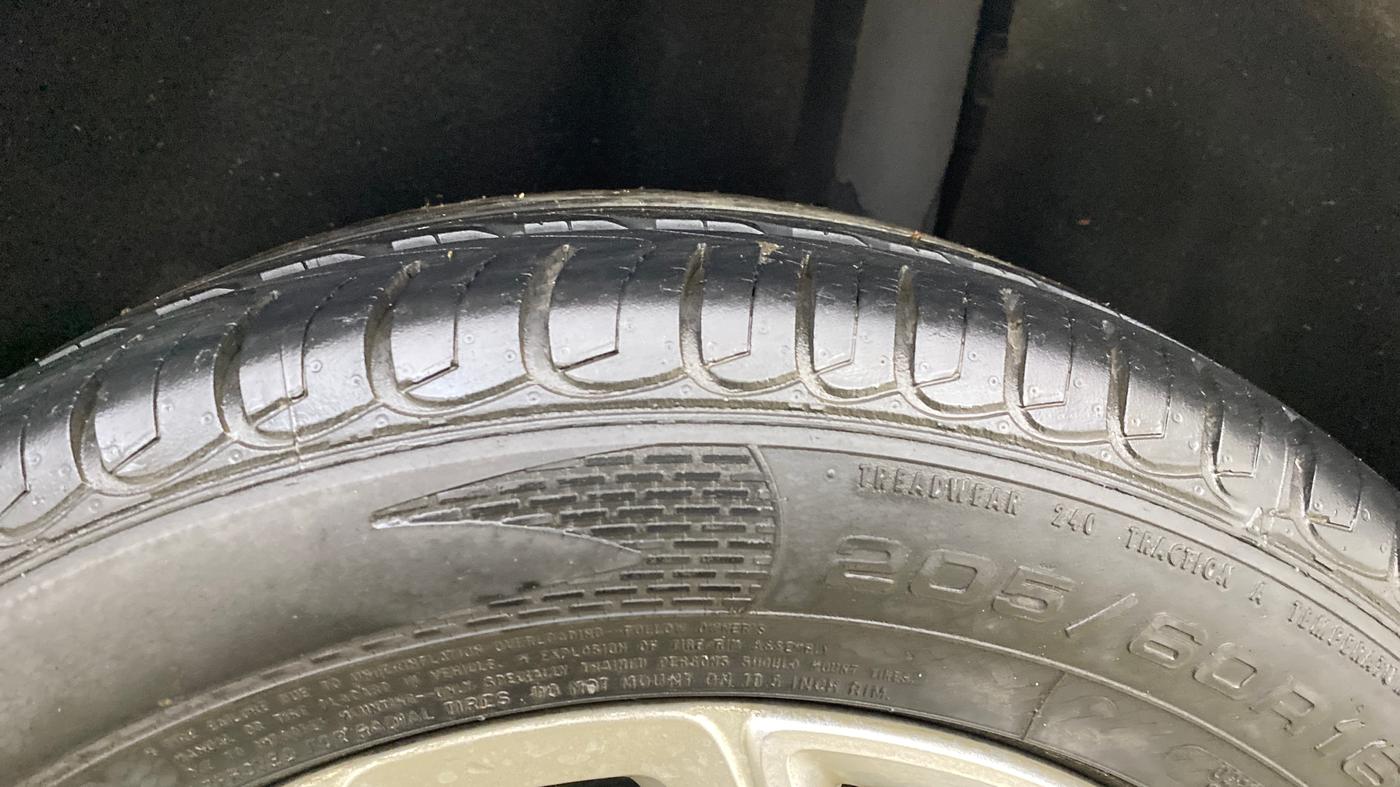 2016 Ford Ecosport TITANIUM 1.5L PETROL AT, Petrol, Automatic, 20,072 km, Left Rear Tyre Tread