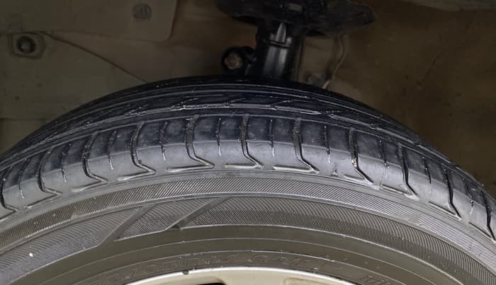2013 Honda Amaze 1.2L I-VTEC VX, CNG, Manual, 59,221 km, Left Front Tyre Tread