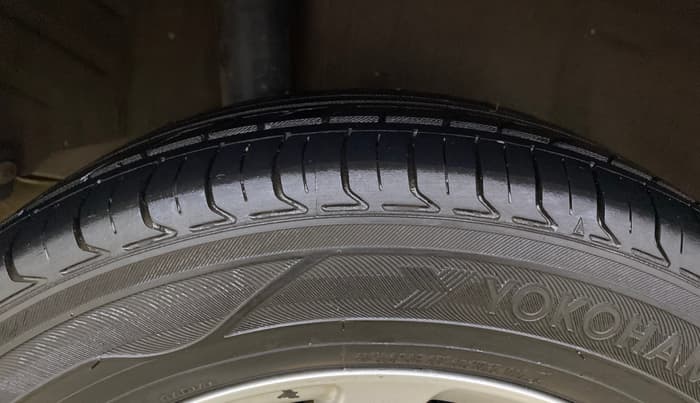 2013 Honda Amaze 1.2L I-VTEC VX, CNG, Manual, 59,221 km, Right Rear Tyre Tread