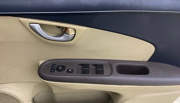 2013 Honda Amaze 1.2L I-VTEC VX, CNG, Manual, 59,221 km, Driver Side Door Panels Control