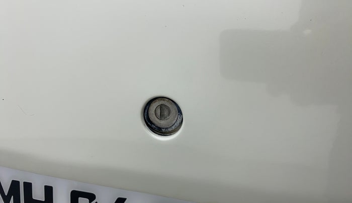 2014 Maruti Swift VXI, Petrol, Manual, 61,043 km, Lock system - Boot door not opening through lever