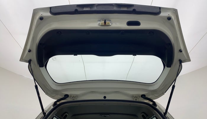 2014 Maruti Swift VXI, Petrol, Manual, 61,043 km, Boot Door Open