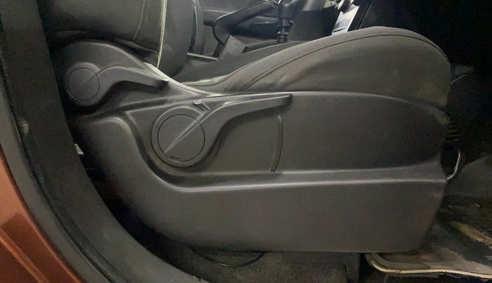 2018 Mahindra XUV500 W5, Diesel, Manual, 78,284 km, Driver Side Adjustment Panel