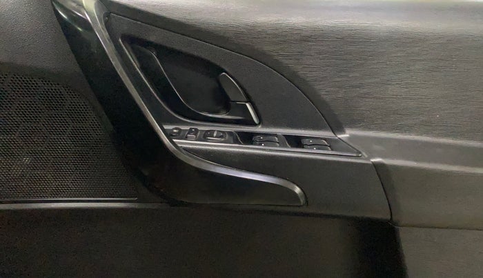 2018 Mahindra XUV500 W5, Diesel, Manual, 78,284 km, Driver Side Door Panels Control