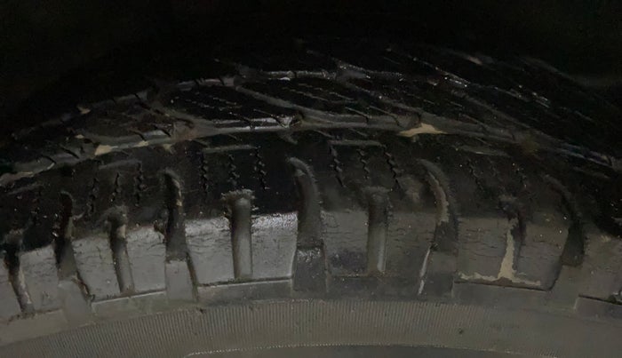 2018 Mahindra XUV500 W5, Diesel, Manual, 78,284 km, Right Front Tyre Tread