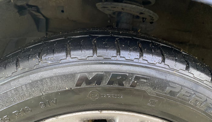 2017 Maruti Ciaz ALPHA  AT 1.4  PETROL, Petrol, Automatic, 61,832 km, Left Front Tyre Tread