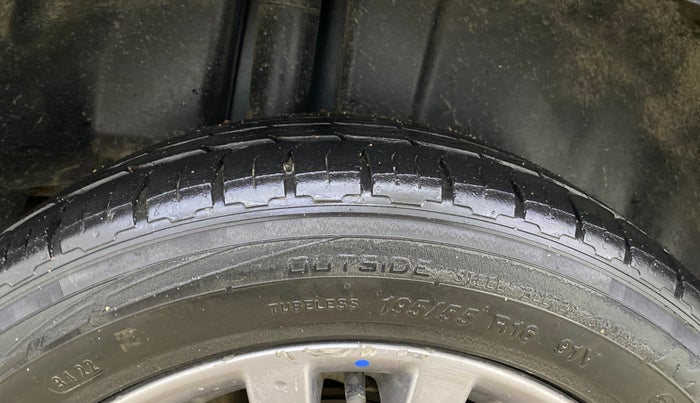 2017 Maruti Ciaz ALPHA  AT 1.4  PETROL, Petrol, Automatic, 61,832 km, Right Rear Tyre Tread