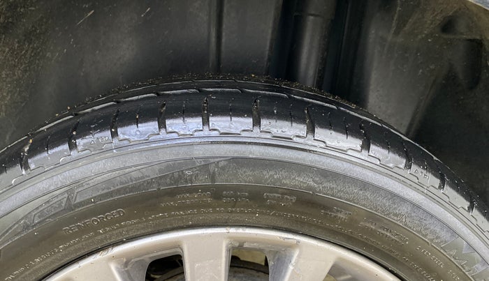 2017 Maruti Ciaz ALPHA  AT 1.4  PETROL, Petrol, Automatic, 61,832 km, Left Rear Tyre Tread