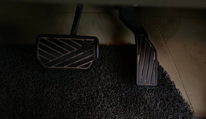 2017 Maruti Ciaz ALPHA  AT 1.4  PETROL, Petrol, Automatic, 61,832 km, Pedals