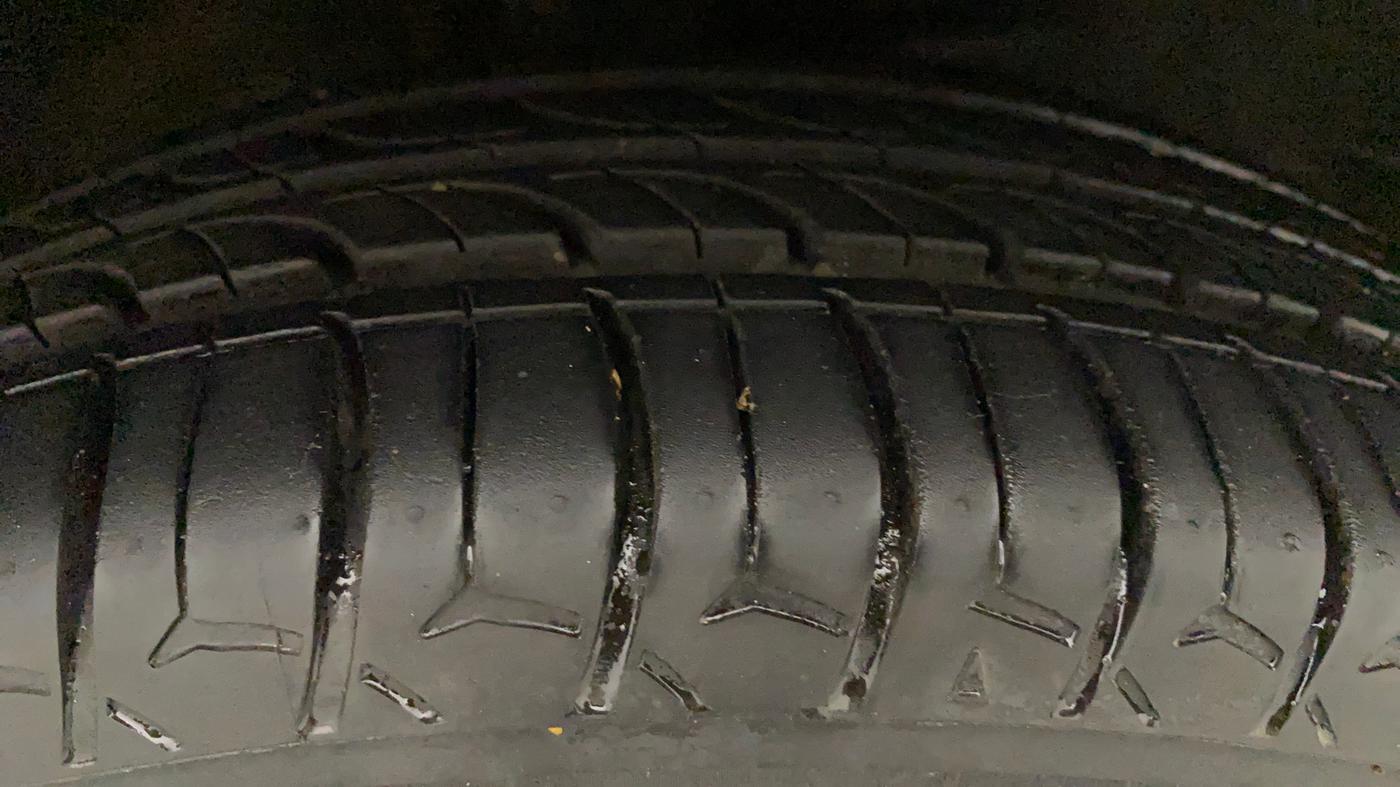 2012 Maruti Wagon R 1.0 VXI, Petrol, Manual, 92,651 km, Right Front Tyre Tread