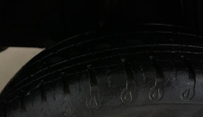 2020 Renault Kwid CLIMBER 1.0 AMT (O), Petrol, Automatic, 30,045 km, Right Rear Tyre Tread