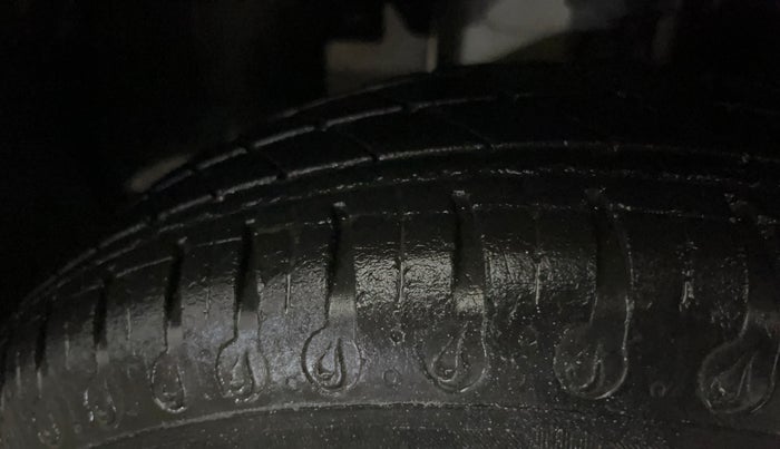 2020 Renault Kwid CLIMBER 1.0 AMT (O), Petrol, Automatic, 30,045 km, Left Front Tyre Tread