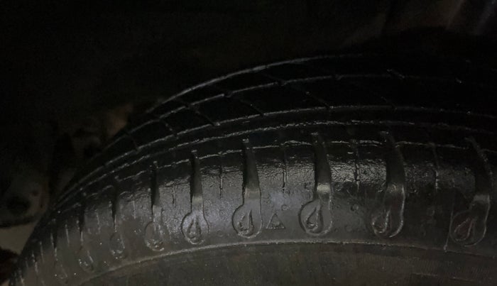2020 Renault Kwid CLIMBER 1.0 AMT (O), Petrol, Automatic, 30,045 km, Left Rear Tyre Tread