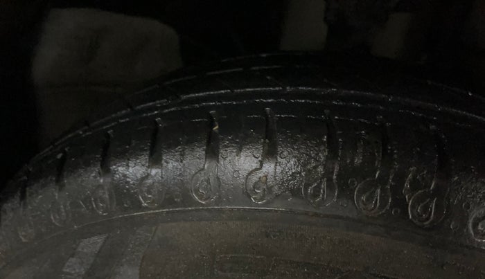 2020 Renault Kwid CLIMBER 1.0 AMT (O), Petrol, Automatic, 30,045 km, Right Front Tyre Tread