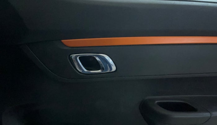 2020 Renault Kwid CLIMBER 1.0 AMT (O), Petrol, Automatic, 30,045 km, Driver Side Door Panels Control