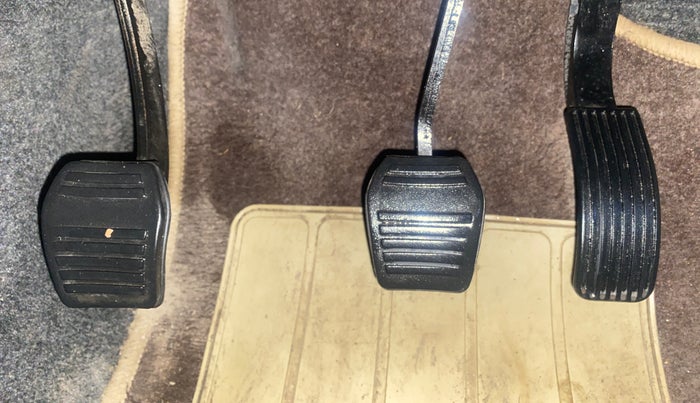 2016 Mahindra TUV300 T8, Diesel, Manual, 30,761 km, Pedals