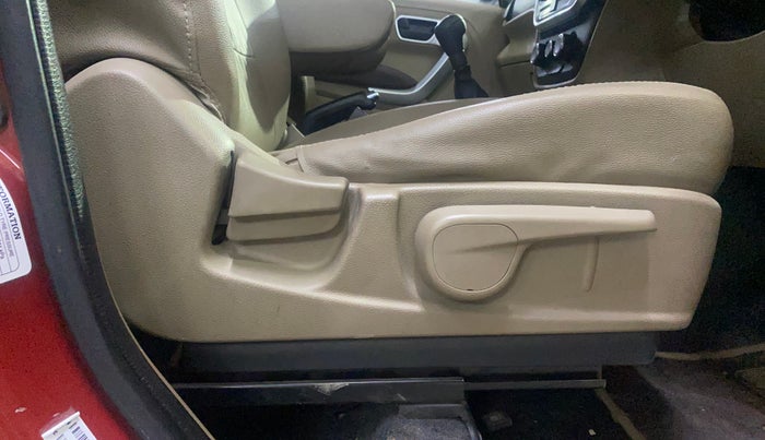 2016 Mahindra TUV300 T8, Diesel, Manual, 30,761 km, Driver Side Adjustment Panel