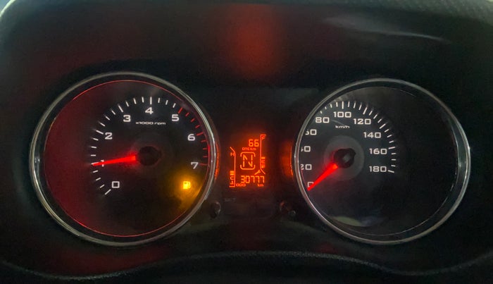 2016 Mahindra TUV300 T8, Diesel, Manual, 30,761 km, Odometer Image