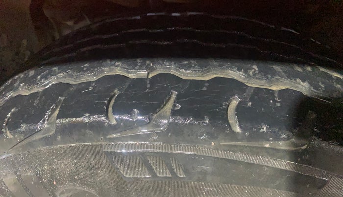 2016 Mahindra TUV300 T8, Diesel, Manual, 30,761 km, Left Front Tyre Tread