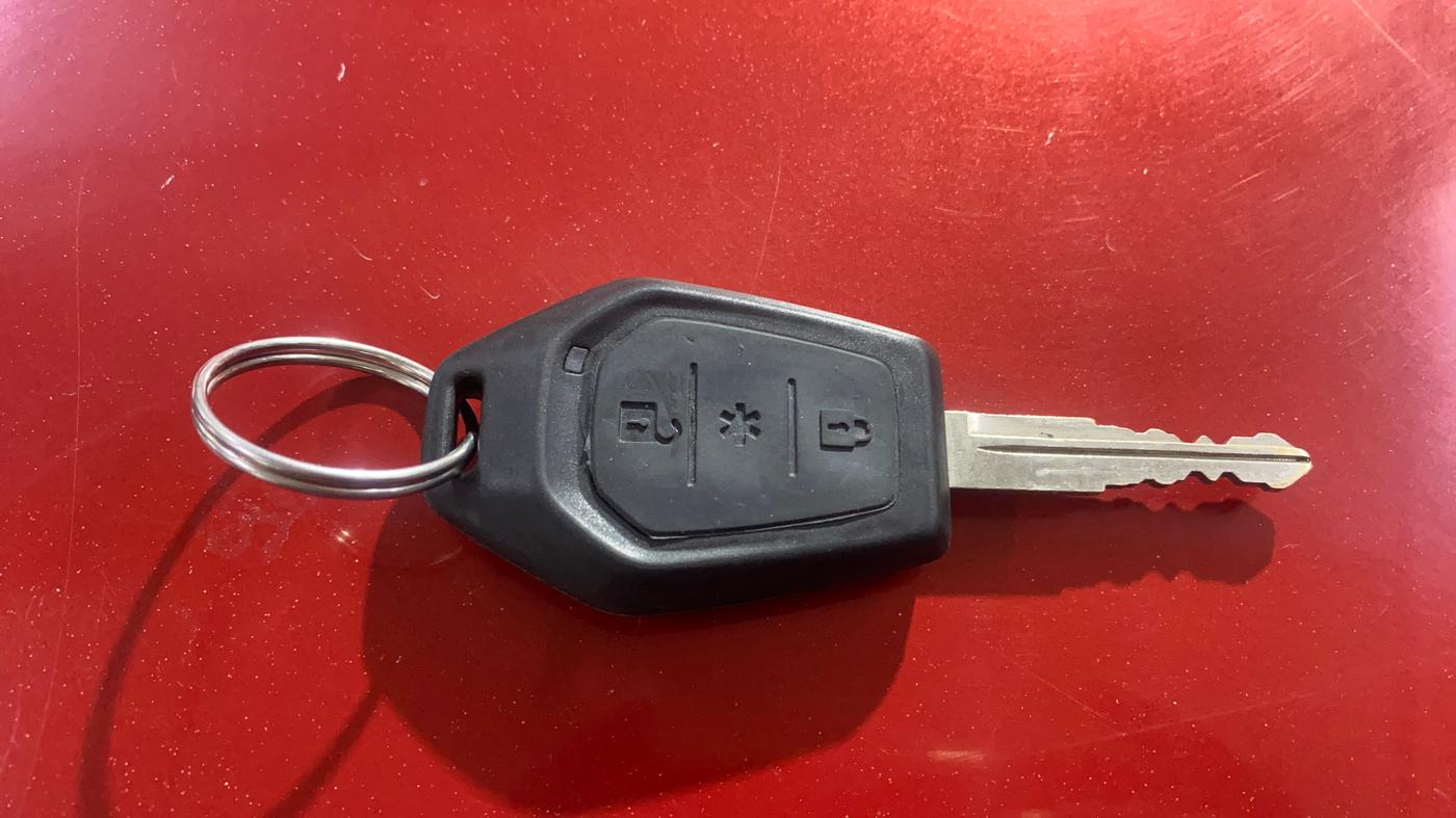 2016 Mahindra TUV300 T8, Diesel, Manual, 30,761 km, Key Close Up
