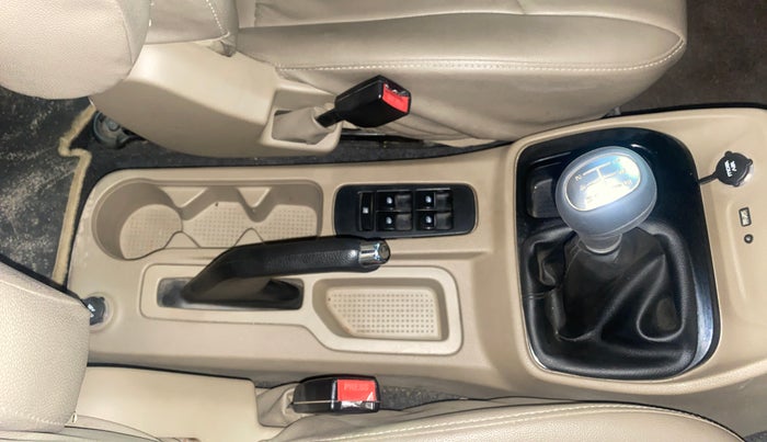 2016 Mahindra TUV300 T8, Diesel, Manual, 30,761 km, Gear Lever