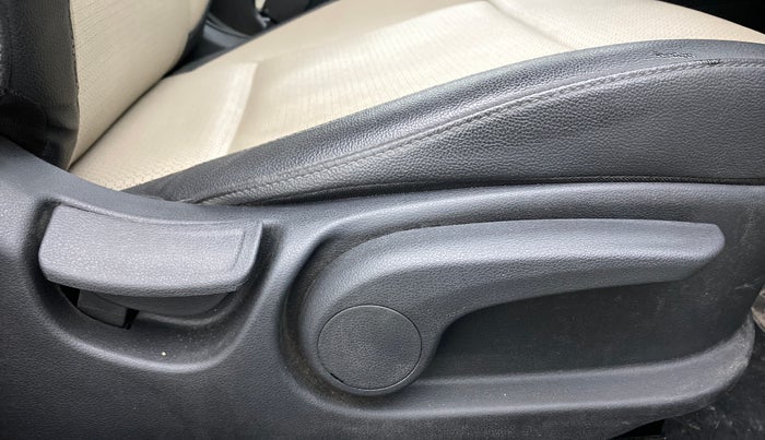 2019 Hyundai Verna 1.6 VTVT SX (O) AT, Petrol, Automatic, 70,764 km, Driver Side Adjustment Panel