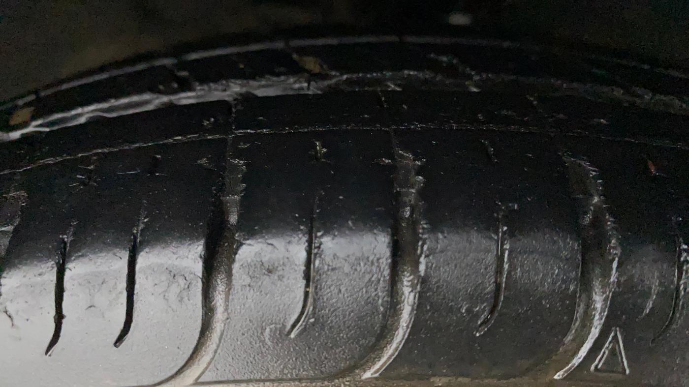 2011 Hyundai i10 MAGNA 1.2, Petrol, Manual, 40,846 km, Right Front Tyre Tread