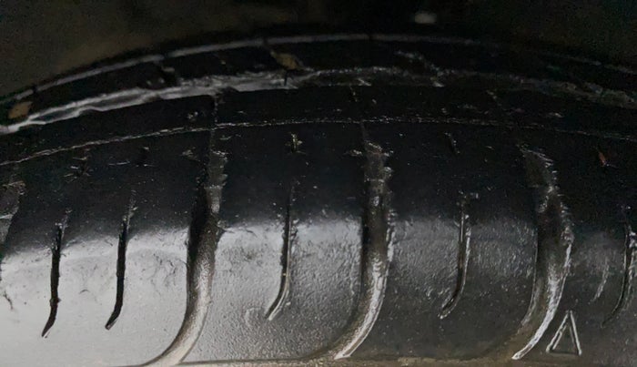2011 Hyundai i10 MAGNA 1.2, Petrol, Manual, 40,846 km, Right Front Tyre Tread
