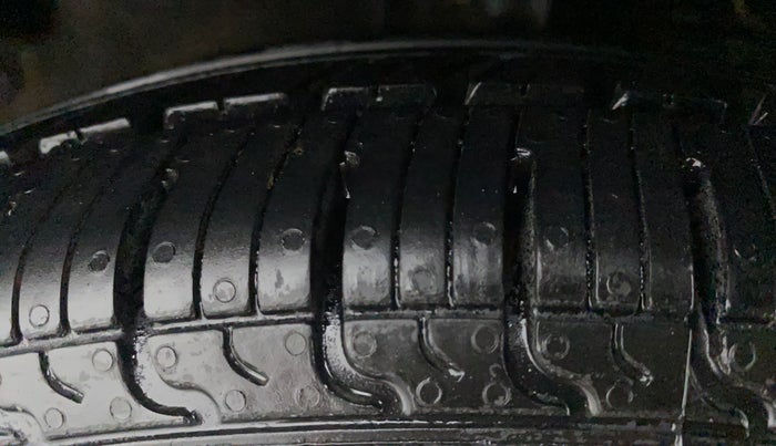 2011 Hyundai i10 MAGNA 1.2, Petrol, Manual, 40,846 km, Left Front Tyre Tread