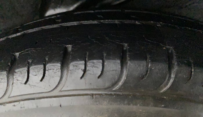 2011 Hyundai i10 MAGNA 1.2, Petrol, Manual, 40,846 km, Left Rear Tyre Tread