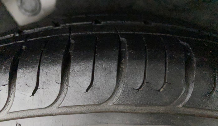 2011 Hyundai i10 MAGNA 1.2, Petrol, Manual, 40,846 km, Right Rear Tyre Tread