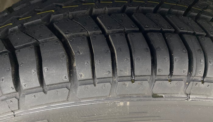 2014 Honda Brio V MT, Petrol, Manual, 85,790 km, Right Front Tyre Tread