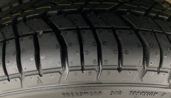 2014 Honda Brio V MT, Petrol, Manual, 85,790 km, Left Rear Tyre Tread