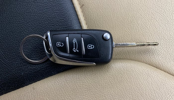 2014 Honda Brio V MT, Petrol, Manual, 85,790 km, Key Close Up