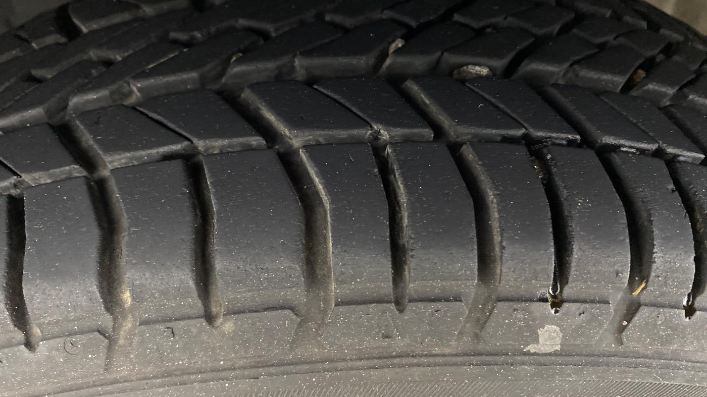 2014 Honda Brio V MT, Petrol, Manual, 85,790 km, Left Front Tyre Tread