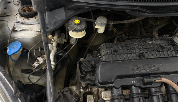 2014 Honda Brio V MT, Petrol, Manual, 85,790 km, Engine View - Right