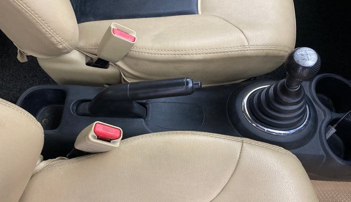 2014 Honda Brio V MT, Petrol, Manual, 85,790 km, Gear Lever