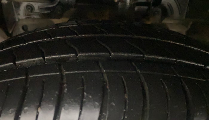 2016 Ford New Figo TITANIUM 1.2 PETROL MT, Petrol, Manual, 39,246 km, Left Front Tyre Tread