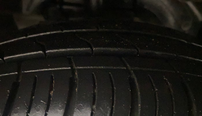 2016 Ford New Figo TITANIUM 1.2 PETROL MT, Petrol, Manual, 39,246 km, Right Front Tyre Tread