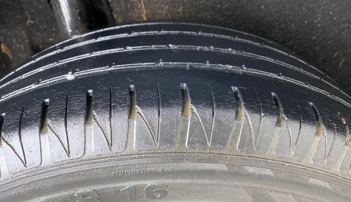 2018 Maruti Vitara Brezza VDI, Diesel, Manual, 98,557 km, Right Rear Tyre Tread