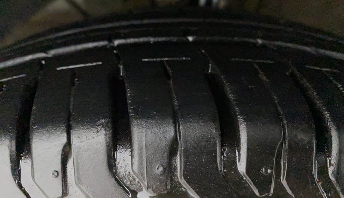 2021 Maruti XL6 ALPHA AT, Petrol, Automatic, 20,776 km, Left Front Tyre Tread
