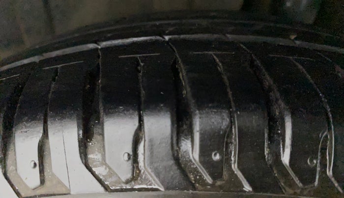 2021 Maruti XL6 ALPHA AT, Petrol, Automatic, 20,776 km, Left Rear Tyre Tread