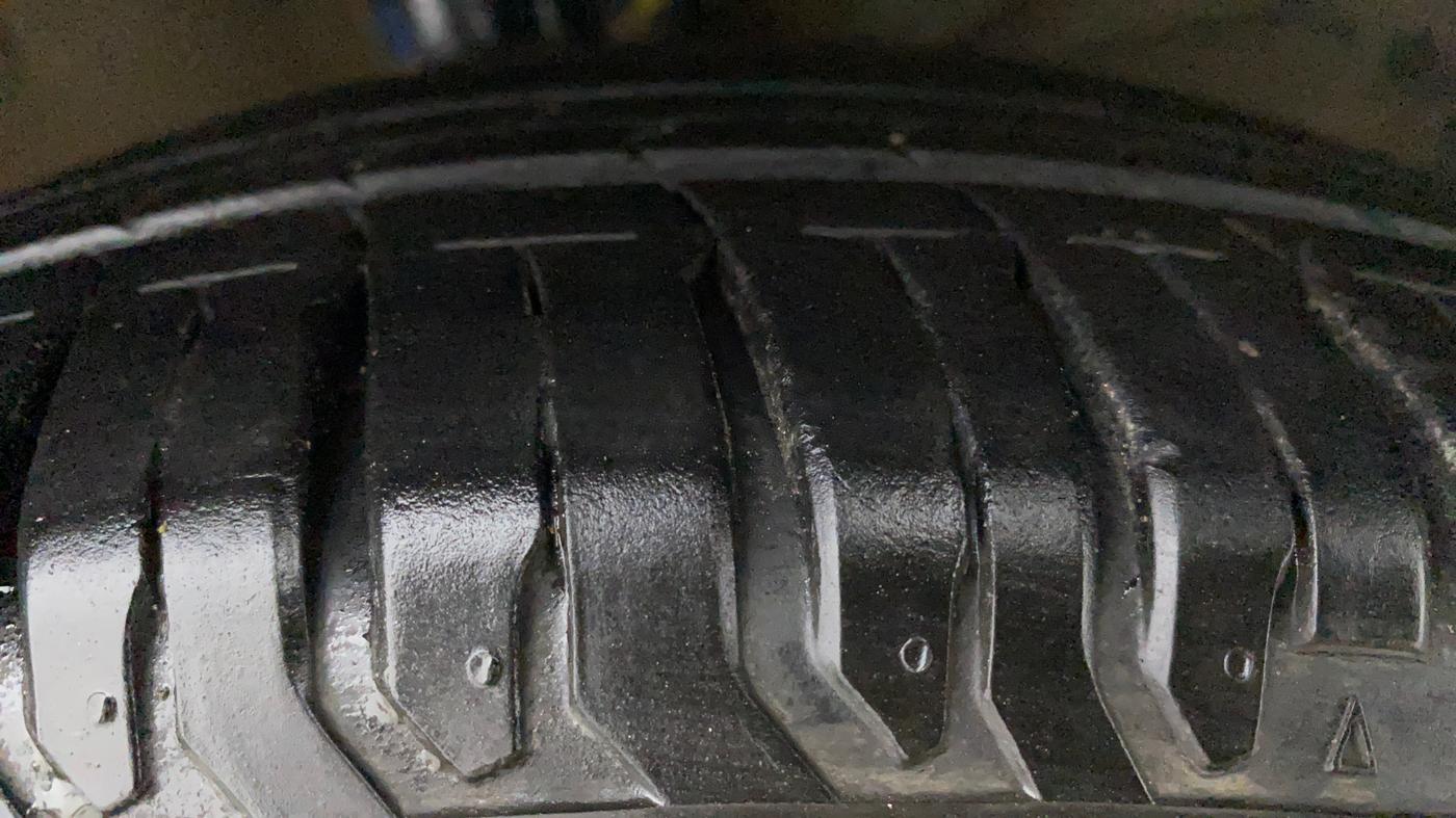 2021 Maruti XL6 ALPHA AT, Petrol, Automatic, 20,776 km, Right Front Tyre Tread