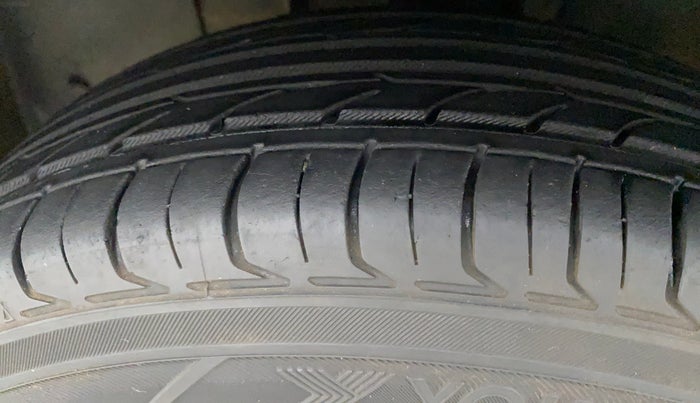 2016 Renault Kwid RXT 0.8, Petrol, Manual, 100 km, Left Front Tyre Tread