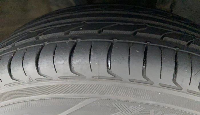 2016 Renault Kwid RXT 0.8, Petrol, Manual, 100 km, Right Front Tyre Tread