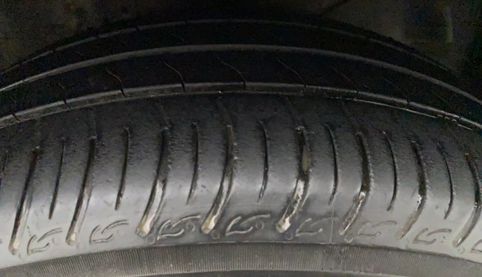 2014 Honda Amaze 1.2L I-VTEC S, Petrol, Manual, 57,700 km, Left Front Tyre Tread